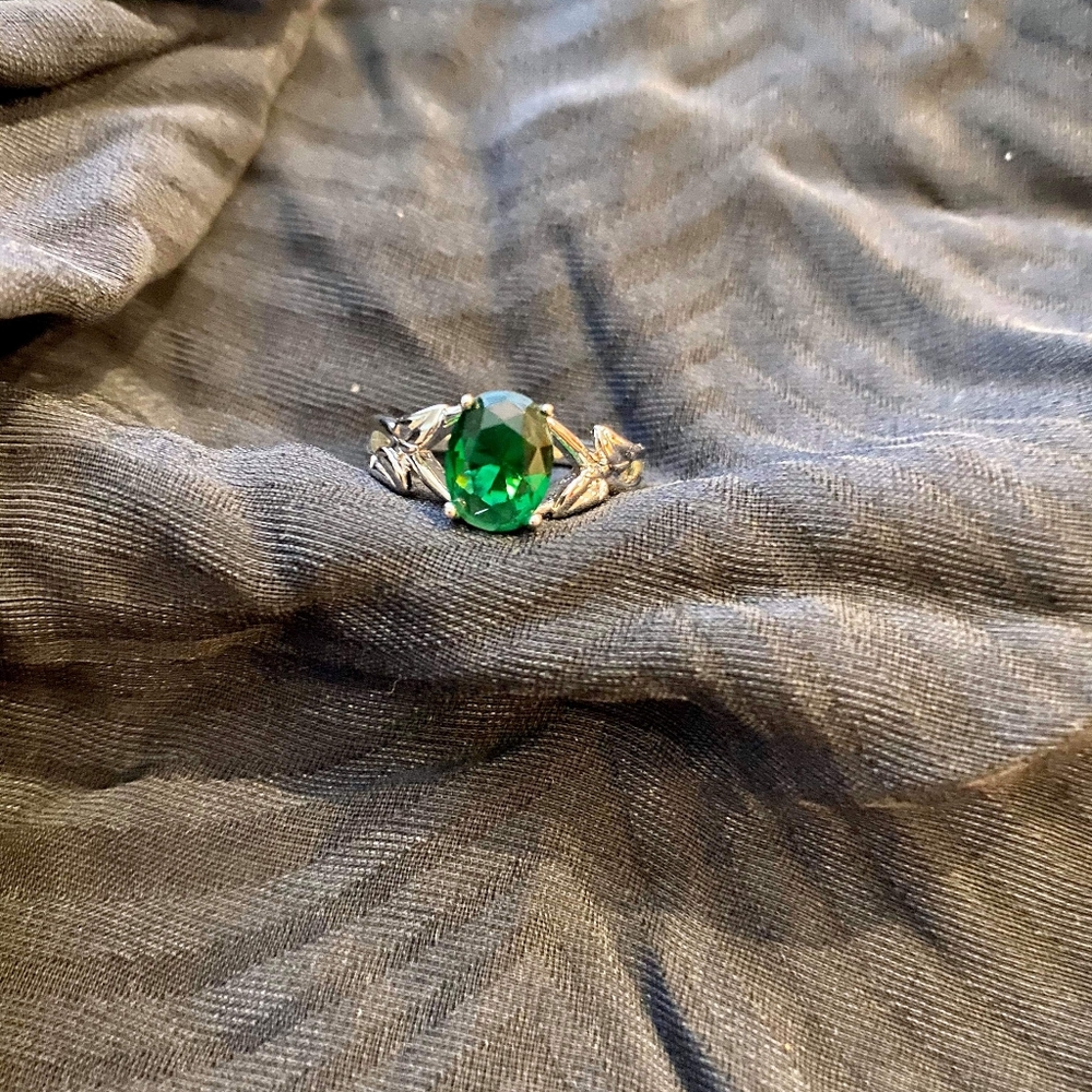 Costume jewelry Ring